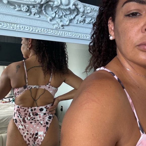 One piece leopard size medium - Picture 6 of 6